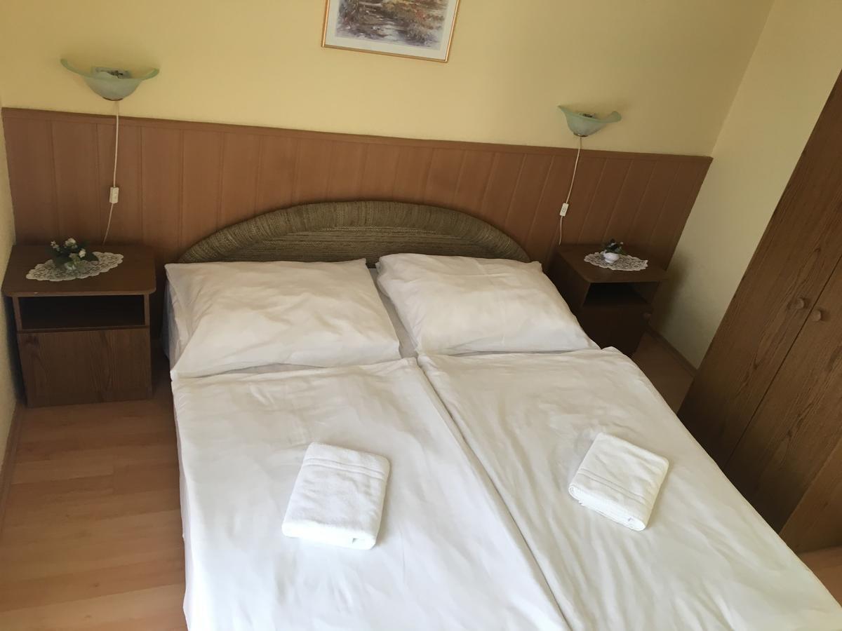 Muskátli Panzió Győr Exterior foto