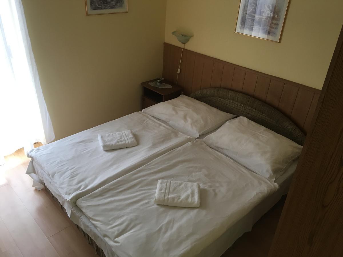 Muskátli Panzió Győr Exterior foto